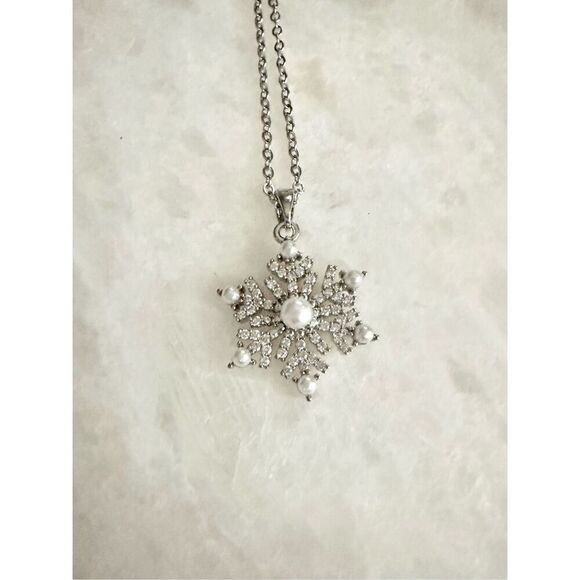 Cubic Zirconia and faux pearl dainty snowflake necklace - Picture 2 of 3